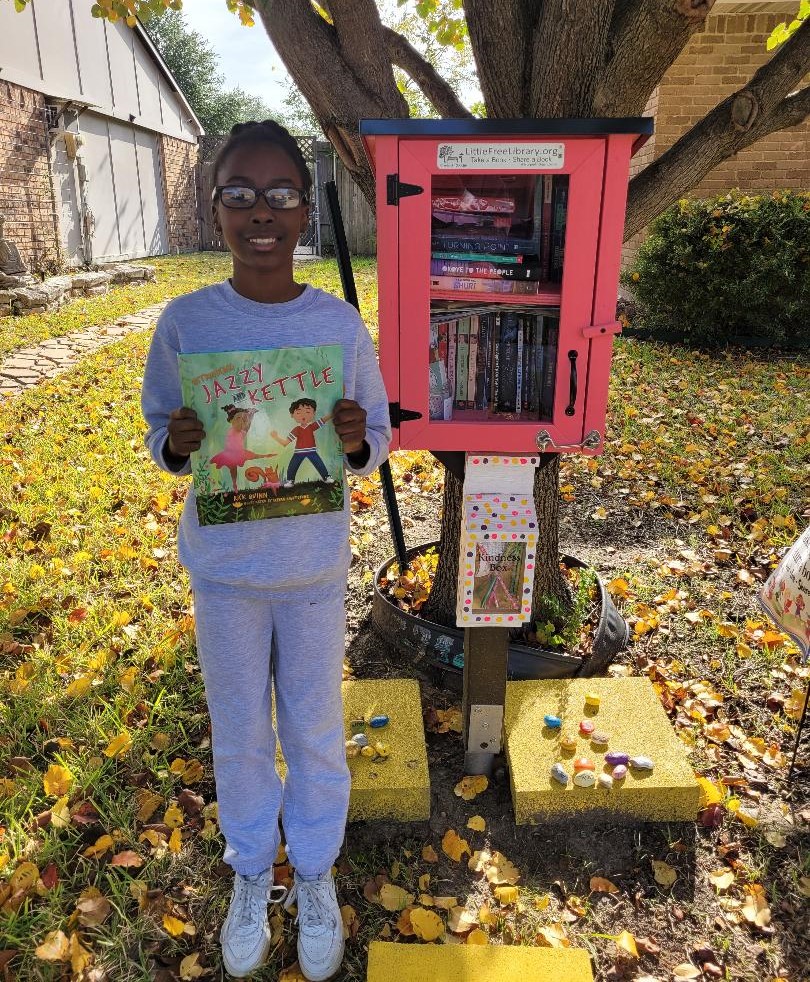 Jazzy and Kettle arrives at Little Help Library!